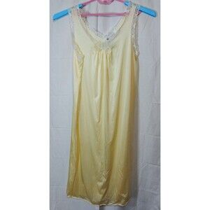 Vandemere JC Penney Yellow Floor Length Nightgown Rose Lace Trim SZ Large Nylon